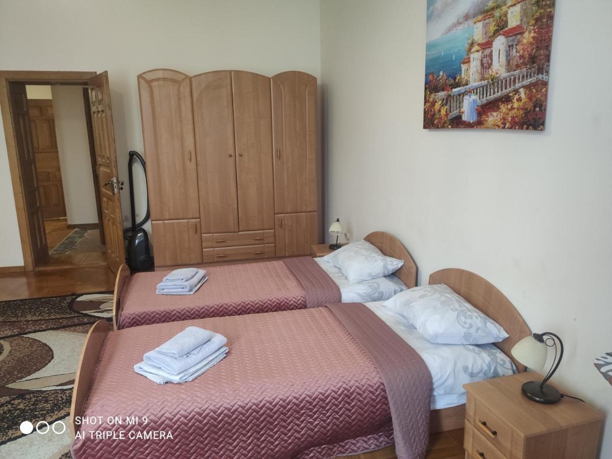 Apartments Domovik ,Kirilla I Mefodiya, 5 Mukaczewo Zewnętrze zdjęcie