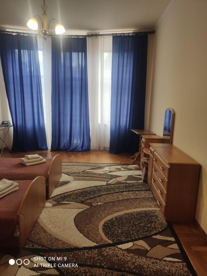 Apartments Domovik ,Kirilla I Mefodiya, 5 Mukaczewo Zewnętrze zdjęcie