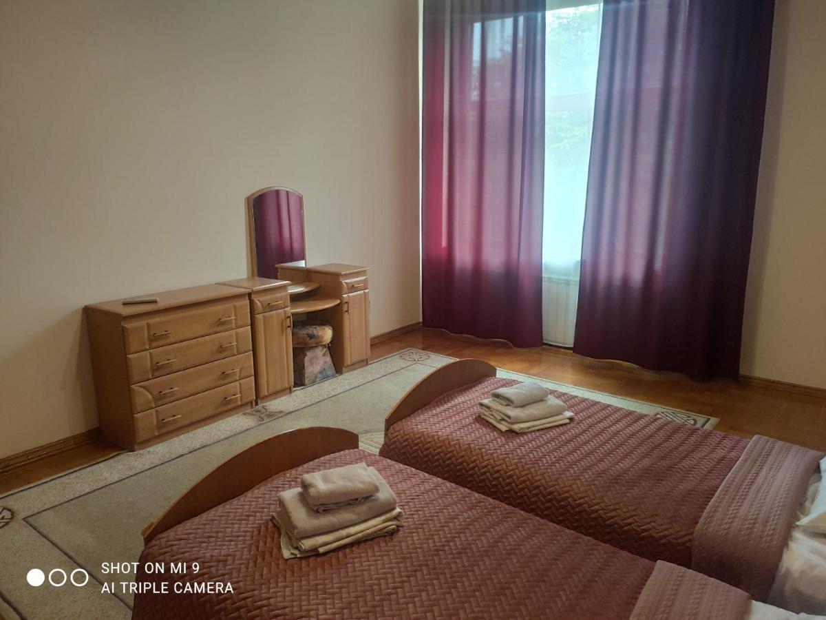 Apartments Domovik ,Kirilla I Mefodiya, 5 Mukaczewo Zewnętrze zdjęcie