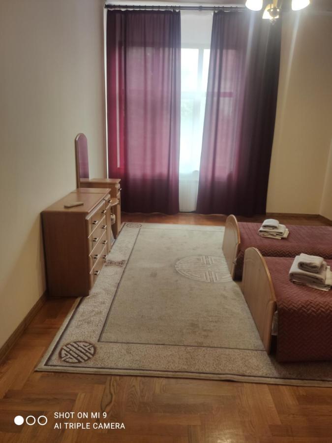 Apartments Domovik ,Kirilla I Mefodiya, 5 Mukaczewo Zewnętrze zdjęcie