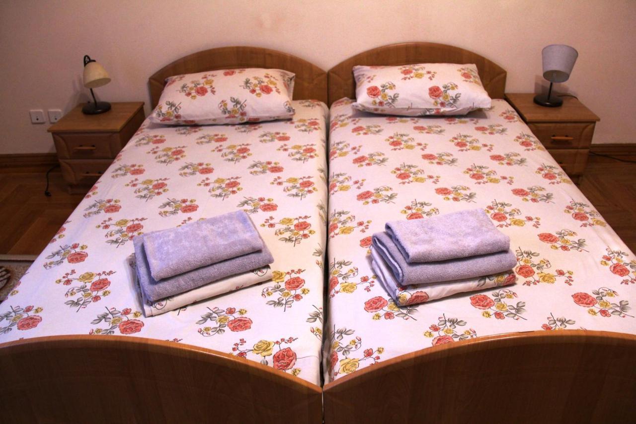 Apartments Domovik ,Kirilla I Mefodiya, 5 Mukaczewo Zewnętrze zdjęcie