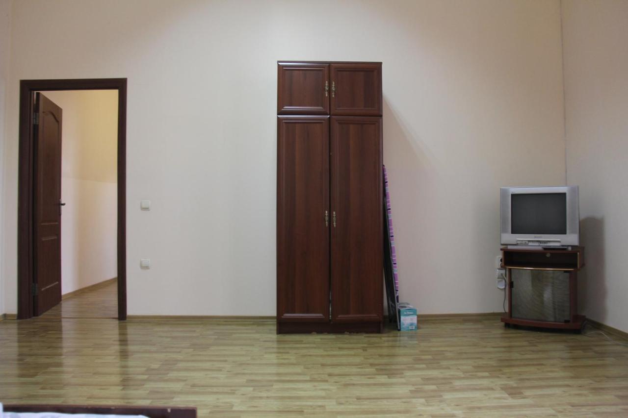 Apartments Domovik ,Kirilla I Mefodiya, 5 Mukaczewo Zewnętrze zdjęcie
