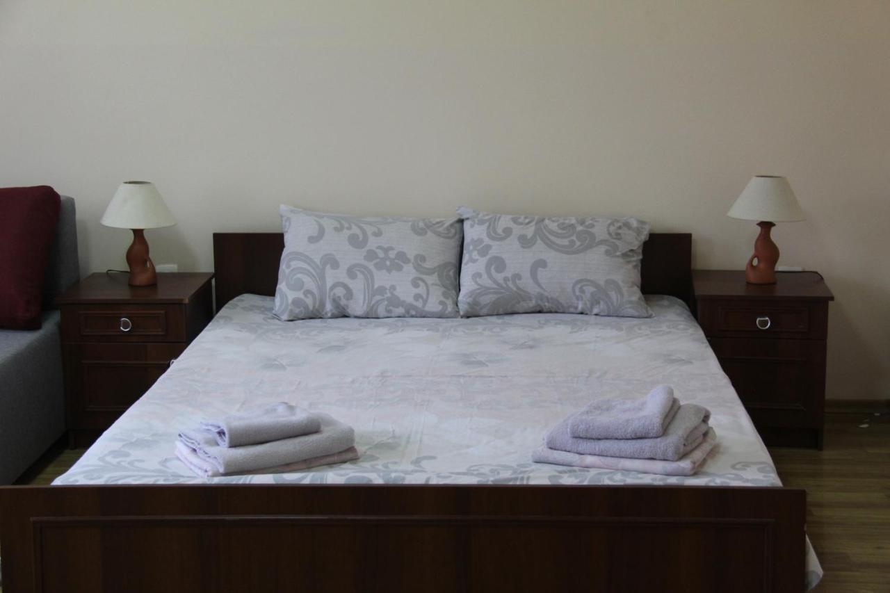 Apartments Domovik ,Kirilla I Mefodiya, 5 Mukaczewo Zewnętrze zdjęcie