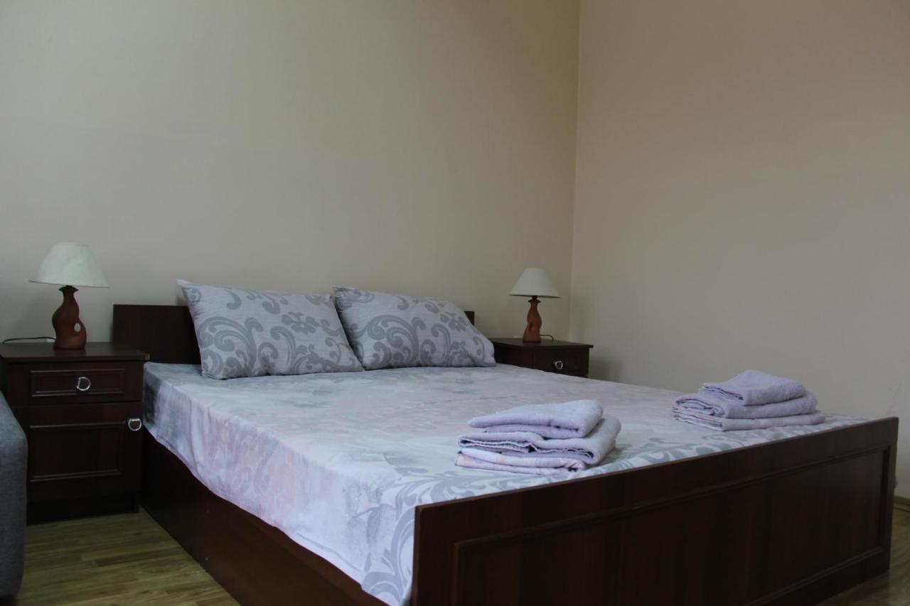 Apartments Domovik ,Kirilla I Mefodiya, 5 Mukaczewo Zewnętrze zdjęcie