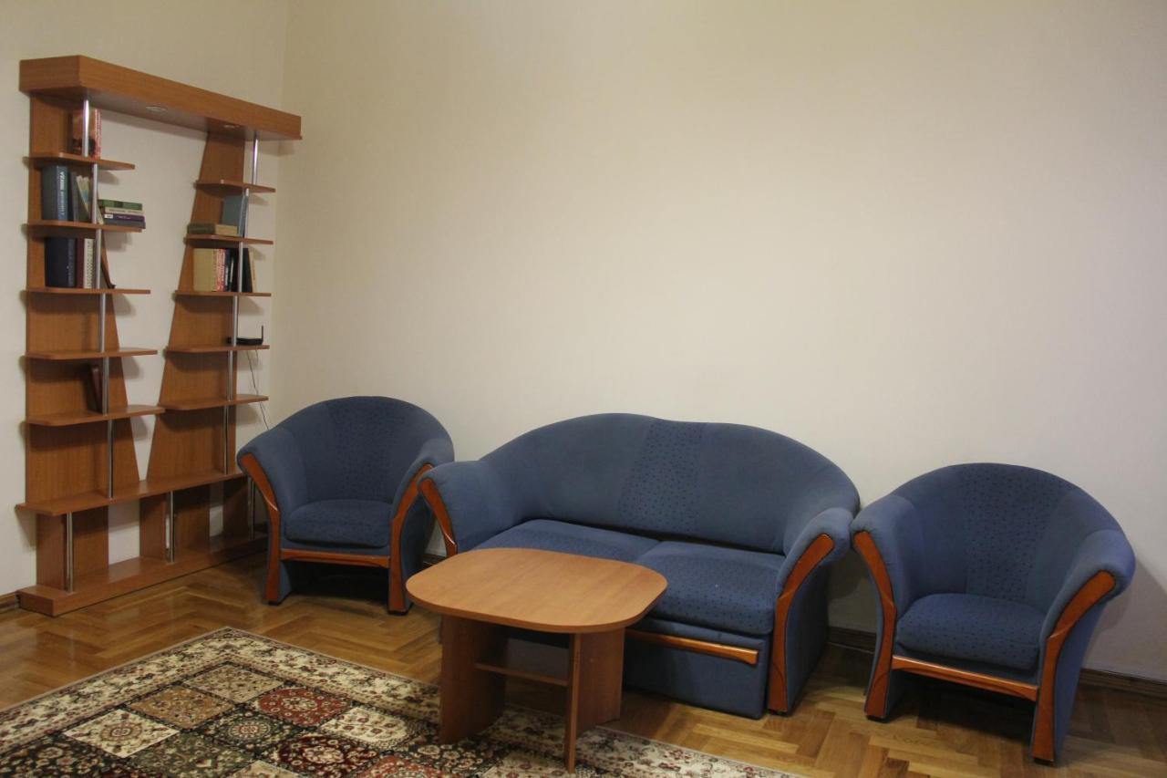 Apartments Domovik ,Kirilla I Mefodiya, 5 Mukaczewo Zewnętrze zdjęcie