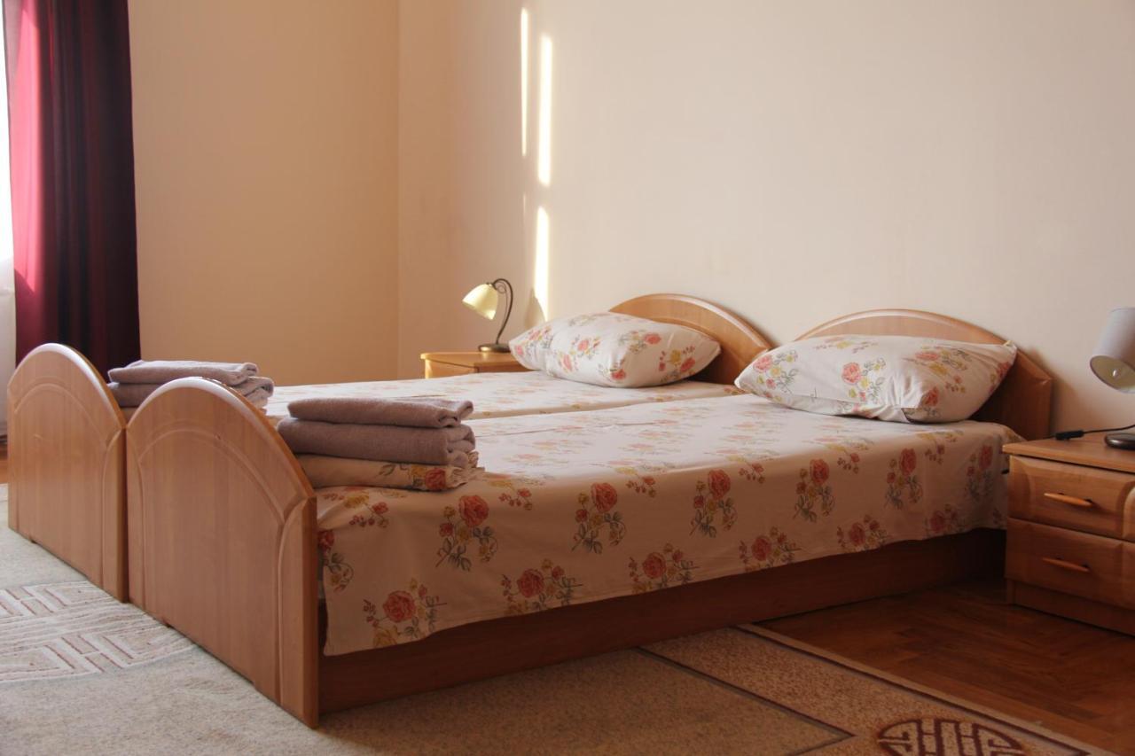 Apartments Domovik ,Kirilla I Mefodiya, 5 Mukaczewo Zewnętrze zdjęcie