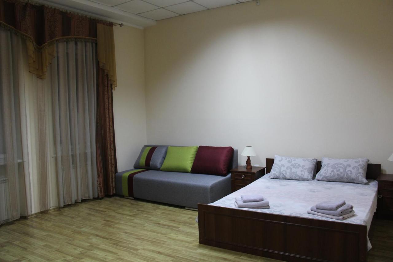 Apartments Domovik ,Kirilla I Mefodiya, 5 Mukaczewo Zewnętrze zdjęcie