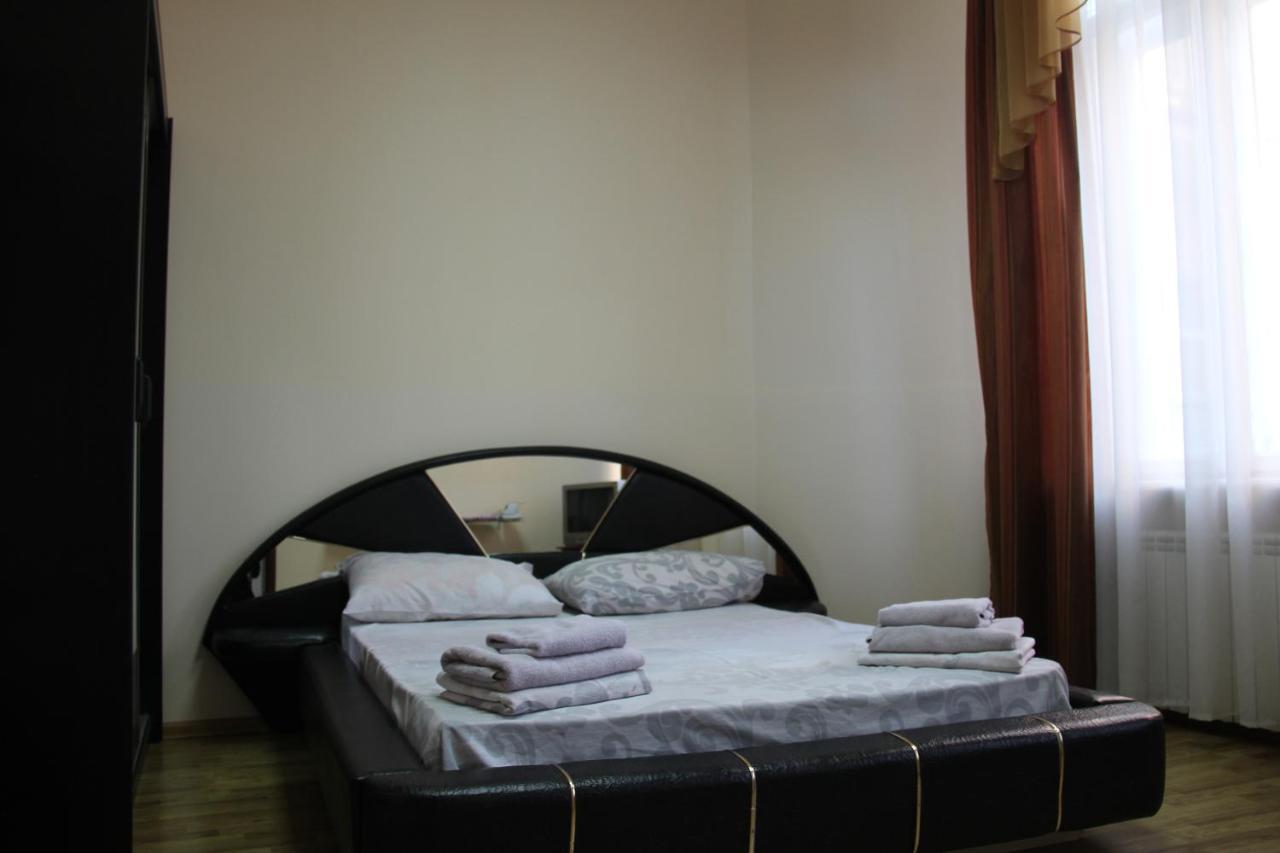 Apartments Domovik ,Kirilla I Mefodiya, 5 Mukaczewo Zewnętrze zdjęcie