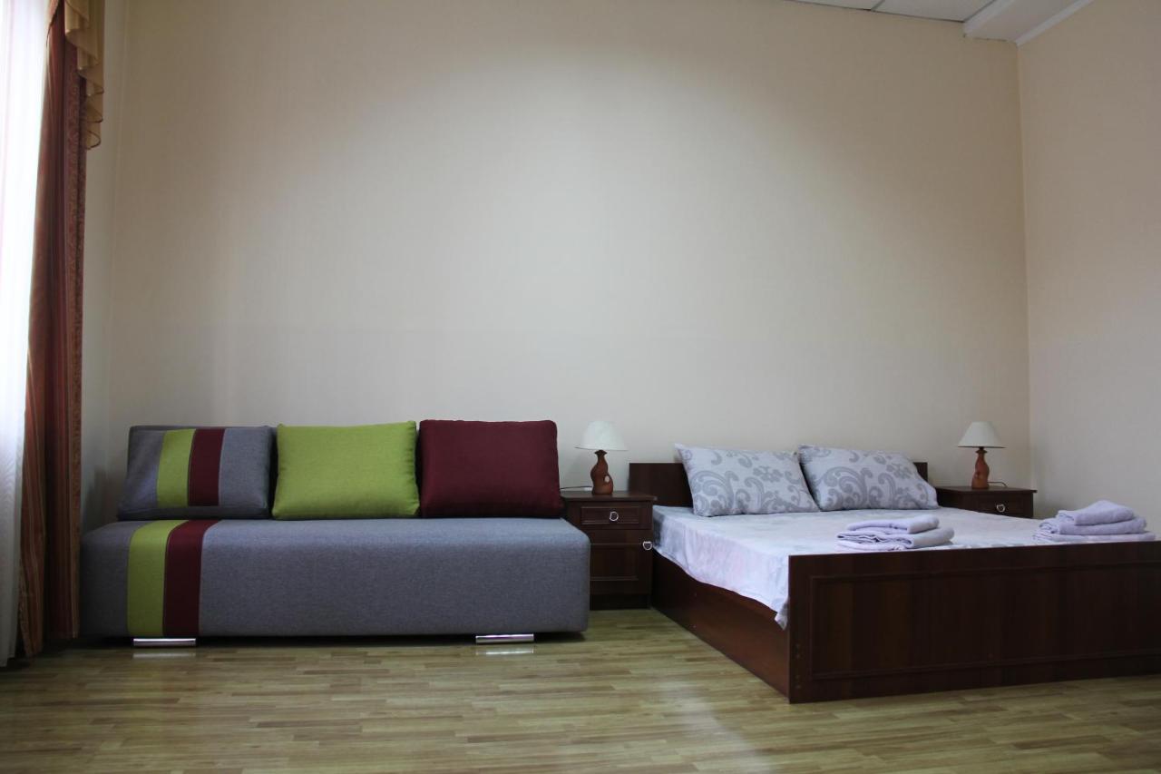 Apartments Domovik ,Kirilla I Mefodiya, 5 Mukaczewo Zewnętrze zdjęcie