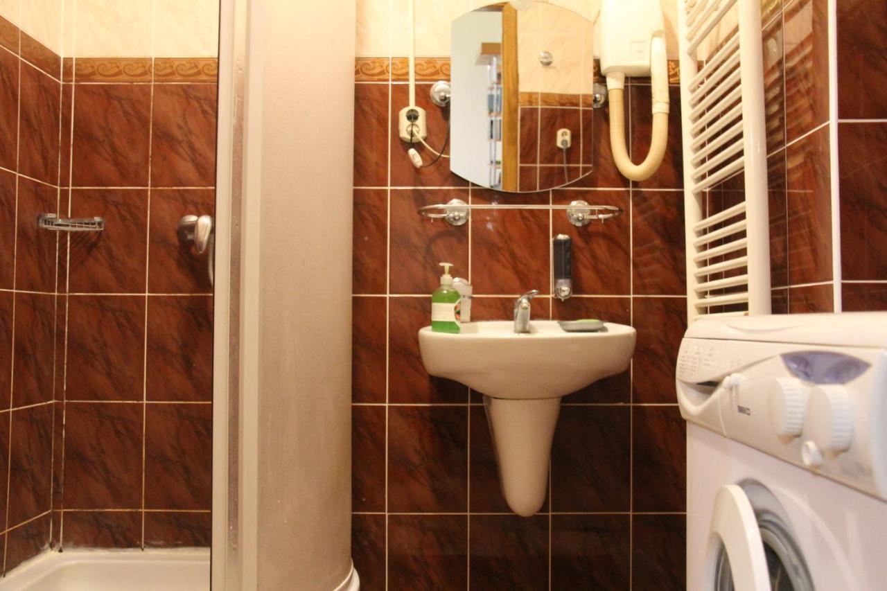 Apartments Domovik ,Kirilla I Mefodiya, 5 Mukaczewo Zewnętrze zdjęcie