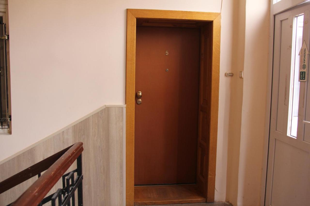 Apartments Domovik ,Kirilla I Mefodiya, 5 Mukaczewo Zewnętrze zdjęcie
