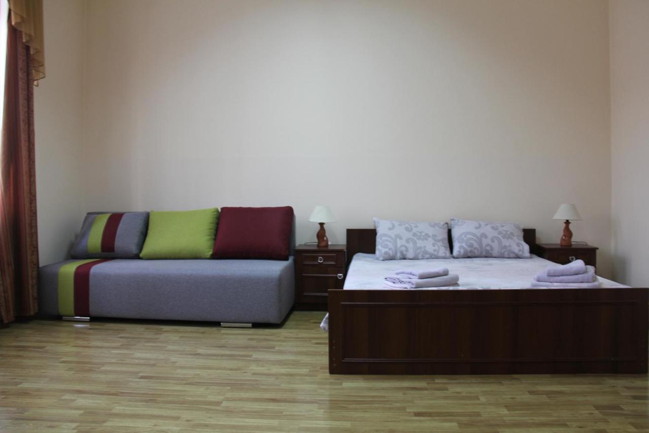 Apartments Domovik ,Kirilla I Mefodiya, 5 Mukaczewo Zewnętrze zdjęcie