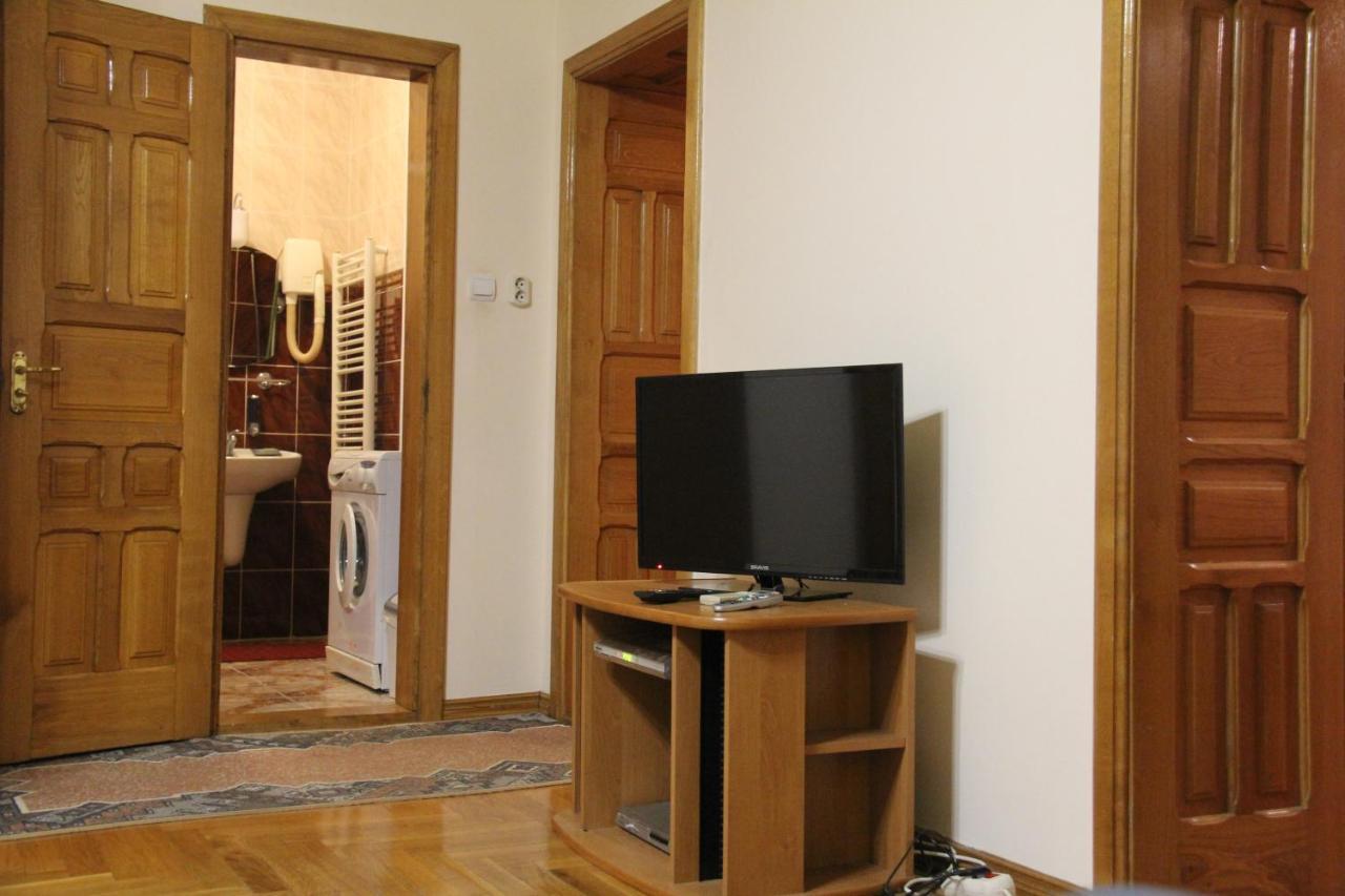 Apartments Domovik ,Kirilla I Mefodiya, 5 Mukaczewo Zewnętrze zdjęcie
