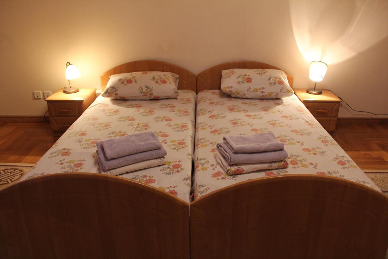Apartments Domovik ,Kirilla I Mefodiya, 5 Mukaczewo Zewnętrze zdjęcie