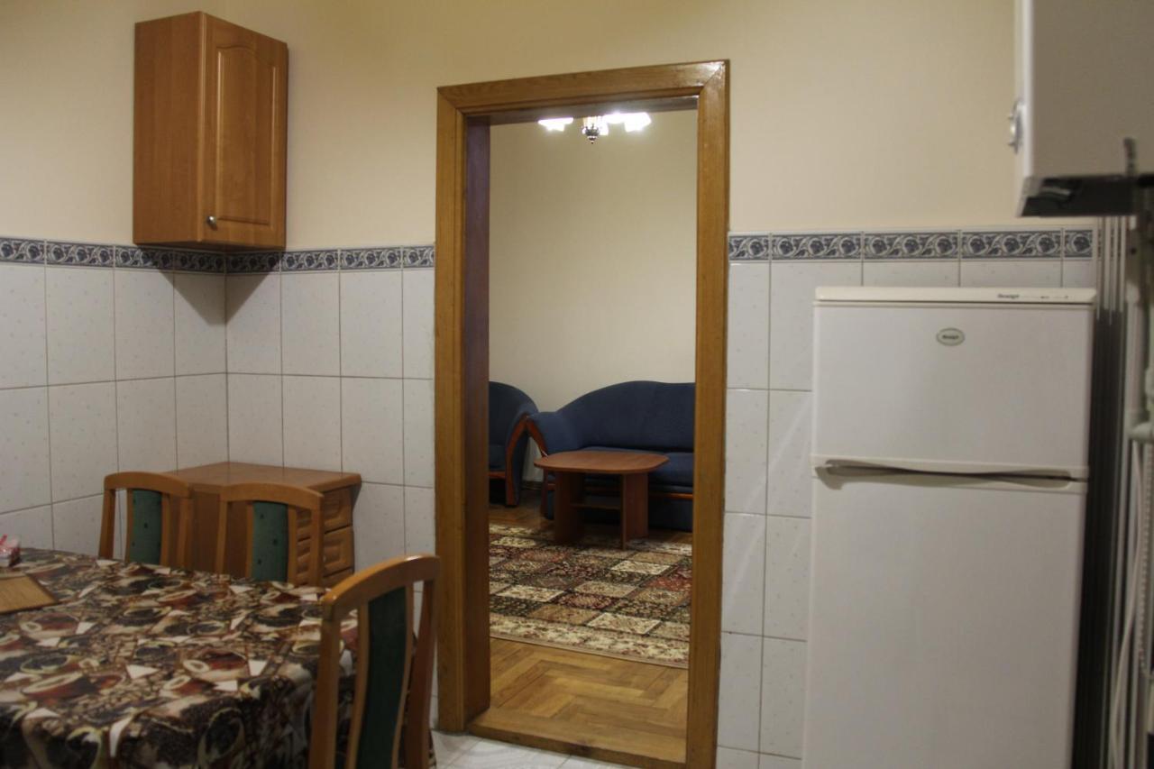 Apartments Domovik ,Kirilla I Mefodiya, 5 Mukaczewo Zewnętrze zdjęcie