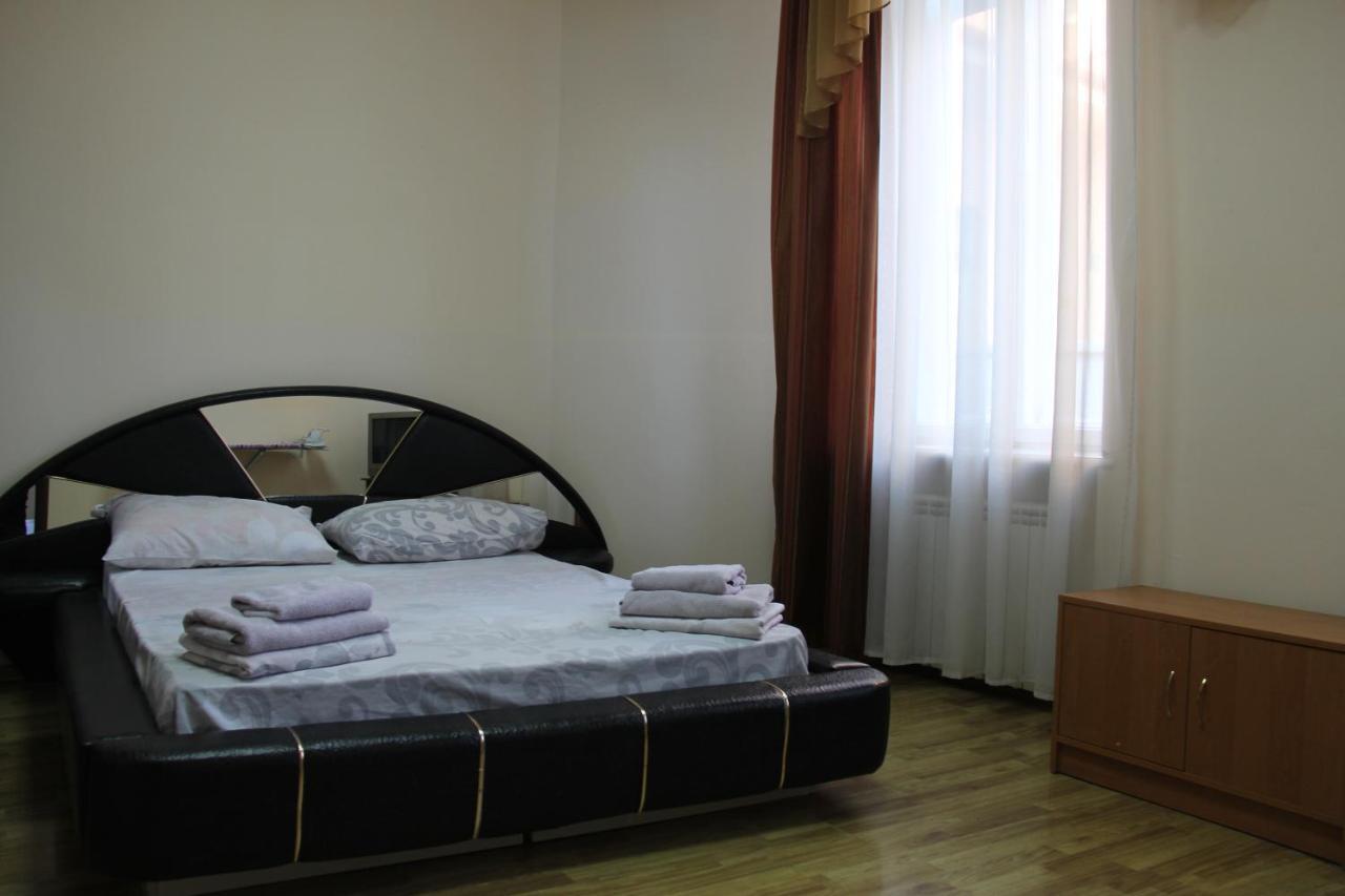 Apartments Domovik ,Kirilla I Mefodiya, 5 Mukaczewo Zewnętrze zdjęcie